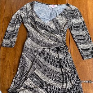 Chic Black and White Long Sleeve Dress